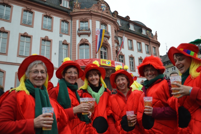 Mainz& Das närrische Grundgesetz: 11 Artikel für die Narrenfreiheit Das närrische Grundgesetz: 11 Artikel für die Narrenfreiheit