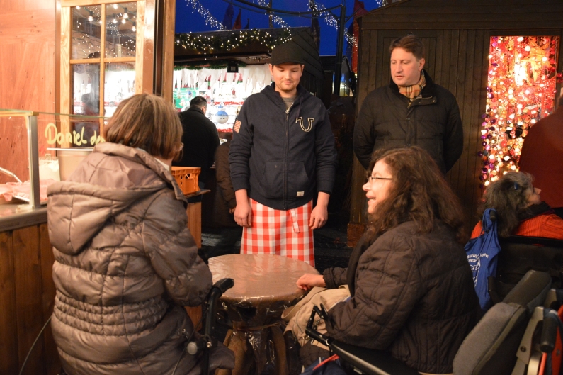 Absenkbarer Tisch, unterfahrbar - großartig! - Foto: gik