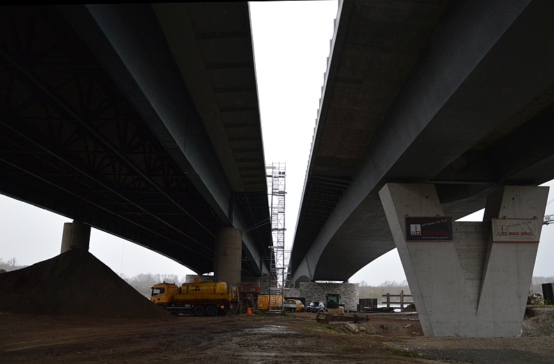 Mainz& Neue Schiersteiner Brücke: Verkehr rollt, offizielle Freigabe erfolgt - Weiterbau A643 verzögert sich weiter - Wildbiene entdeckt Neue Schiersteiner Brücke: Verkehr rollt, offizielle Freigabe erfolgt - Weiterbau A643 verzögert sich weiter - Wildbiene entdeckt