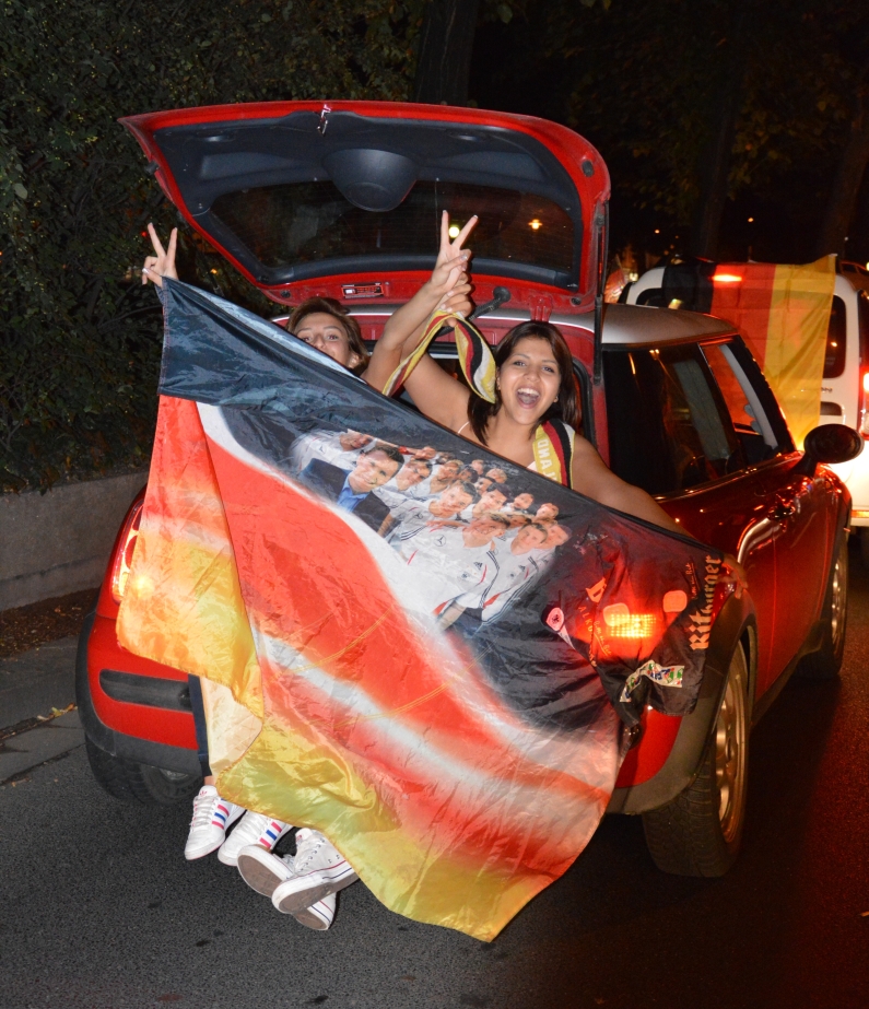 Mainz& JAAAAAAAAAA! WELTMEISTER!!! Und Mainz feiert! JAAAAAAAAAA! WELTMEISTER!!! Und Mainz feiert!