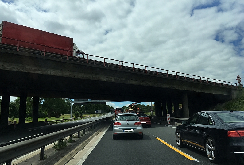 Mainz& Autobahnkreuz Mainz-Süd: Baustelle verzögert sich bis 2021 - Geschlossene Rampe Richtung Bingen sorgt für Schleichverkehr-Ärger Autobahnkreuz Mainz-Süd: Baustelle verzögert sich bis 2021 - Geschlossene Rampe Richtung Bingen sorgt für Schleichverkehr-Ärger