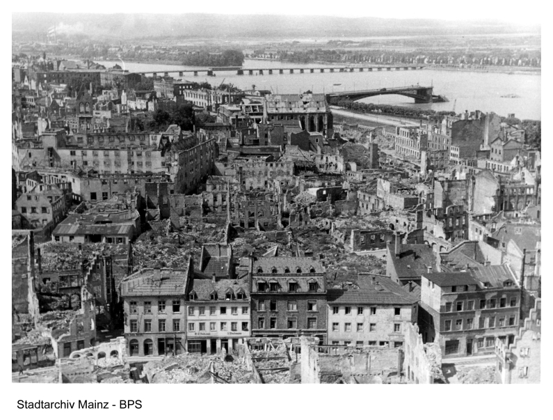 Mainz& "Wir starrten dem Nichts ins Angesicht" - Mainz gedenkt der Zerstörung der Stadt vor 70 Jahren "Wir starrten dem Nichts ins Angesicht" - Mainz gedenkt der Zerstörung der Stadt vor 70 Jahren