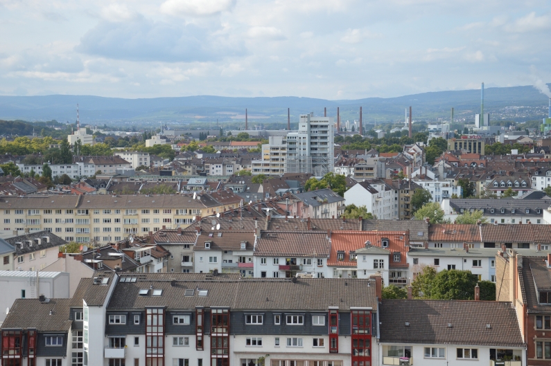 Mainz& Preise für Mieten und Eigentum steigen langsam weiter - Immobilienverband: erheblich mehr Bauland nötig Preise für Mieten und Eigentum steigen langsam weiter - Immobilienverband: erheblich mehr Bauland nötig
