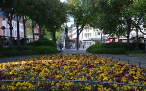 Der Platz zwischen Fastnachtsbrunnen und Schiller-Denkmal sollte für vier Wochen zur Gastronomiezone werden. - Foto: gik