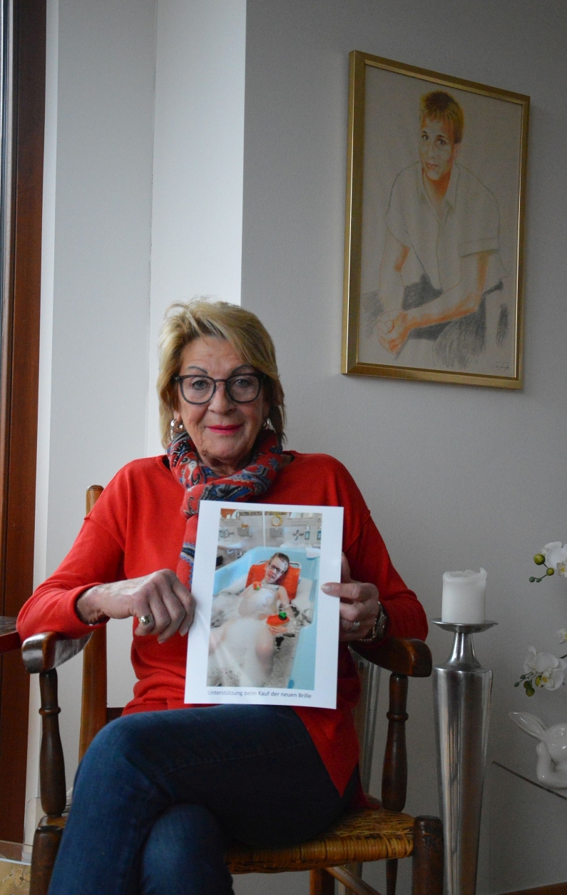 Mainz& Mainz&-Adventskalender Türchen #6: 30 Starke Frauen-Portraits aus Mainz und Rhein-Main - Neues Buch erzählt von Kapitänin, Winzerin, Mode-Designerin, Nonne, N'Eis Mainz&-Adventskalender Türchen #6: 30 Starke Frauen-Portraits aus Mainz und Rhein-Main - Neues Buch erzählt von Kapitänin, Winzerin, Mode-Designerin, Nonne, N'Eis
