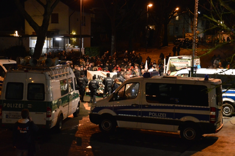 Mainz& AfD-Wahlkampfauftakt: Parolen gegen Flüchtlinge, AfD-Anzeige gegen Polizeichef und erneut Ode an die Freude - UPDATE AfD-Wahlkampfauftakt: Parolen gegen Flüchtlinge, AfD-Anzeige gegen Polizeichef und erneut Ode an die Freude - UPDATE