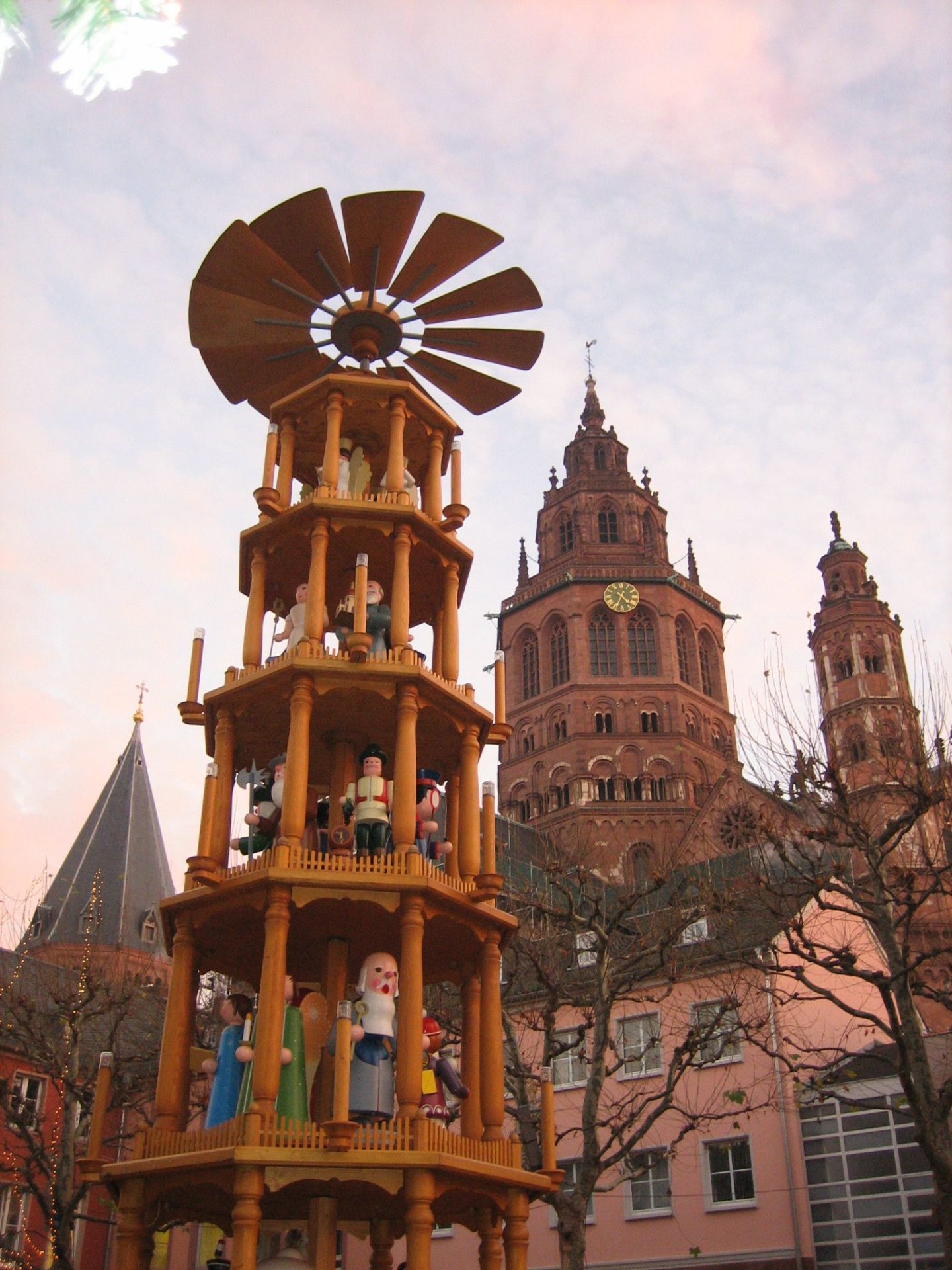 Mainz& "Unnötige Blamage" - Reaktionen auf Weihnachtsmarkt-Pleite - Eine Analyse "Unnötige Blamage" - Reaktionen auf Weihnachtsmarkt-Pleite - Eine Analyse