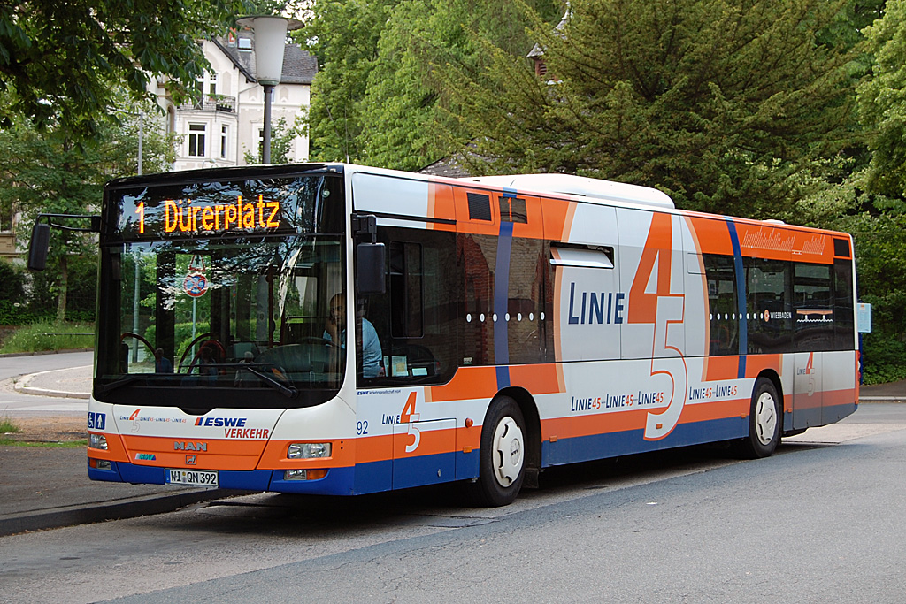 Mainz& Umweltspur, Protected Bike Lanes, drastisch höhere Parkgebühren, E-Busse - Wiesbaden stellt Weichen für Verkehrswende und kämpft gegen Diesel-Fahrverbote Umweltspur, Protected Bike Lanes, drastisch höhere Parkgebühren, E-Busse - Wiesbaden stellt Weichen für Verkehrswende und kämpft gegen Diesel-Fahrverbote