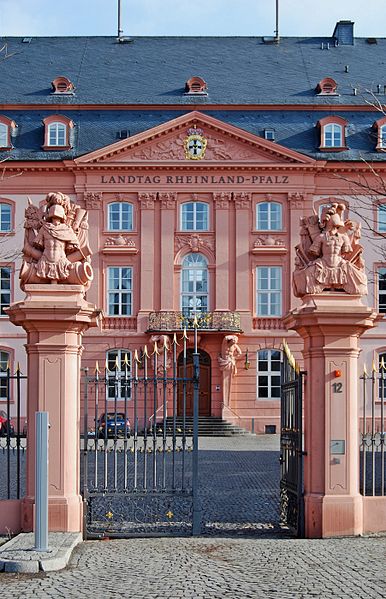 Mainz& Bürgerfest des Landes am 21. Mai mit Besichtigung des Interimsplenarsaals im Landesmuseum Bürgerfest des Landes am 21. Mai mit Besichtigung des Interimsplenarsaals im Landesmuseum