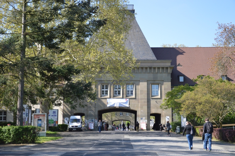 Mainz& Willkommen Erstsemester! Uni will Zulassungsbeschränkungen reduzieren Willkommen Erstsemester! Uni will Zulassungsbeschränkungen reduzieren