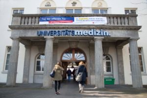 Mainz& Coronavirus: Chatbot der Mainzer Unimedizin beantwortet Fragen rund um Covid-19 - Zweites Todesopfer Coronavirus: Chatbot der Mainzer Unimedizin beantwortet Fragen rund um Covid-19 - Zweites Todesopfer