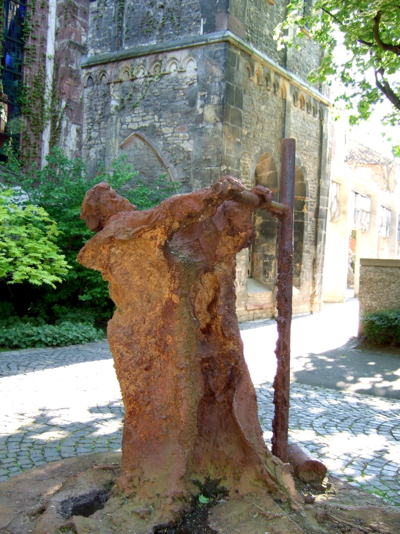 Mainz& St. Christoph: Taufkirche Gutenbergs und Mahnmal gegen den Krieg St. Christoph: Taufkirche Gutenbergs und Mahnmal gegen den Krieg