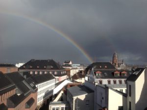 Mainz& Das Ende des Regenbogens liegt in Mainz Das Ende des Regenbogens liegt in Mainz