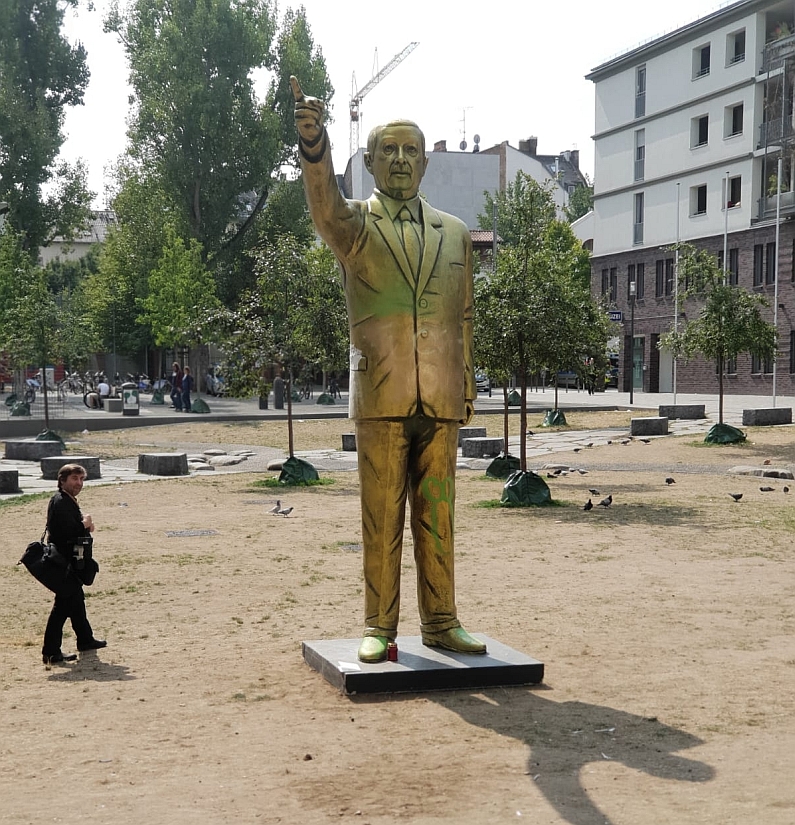 Mainz& Erdogan-Statue in Wiesbaden in der Nacht abgebaut - Kunstaktion sorgte für Empörung und Irritationen - Stadt sah nun doch Gefahr Erdogan-Statue in Wiesbaden in der Nacht abgebaut - Kunstaktion sorgte für Empörung und Irritationen - Stadt sah nun doch Gefahr