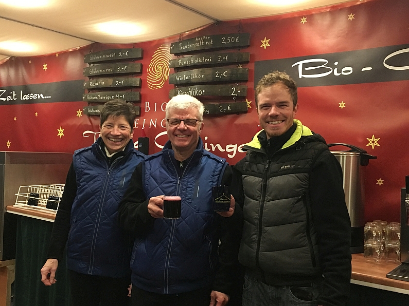Mainz& Der große Mainz&-Glühweintest 2018: Mainzer Winzergarde testete die große Vielfalt der Mainzer Glühweine - Tolle 2018er Weine und deutlich reduzierter Zucker Der große Mainz&-Glühweintest 2018: Mainzer Winzergarde testete die große Vielfalt der Mainzer Glühweine - Tolle 2018er Weine und deutlich reduzierter Zucker