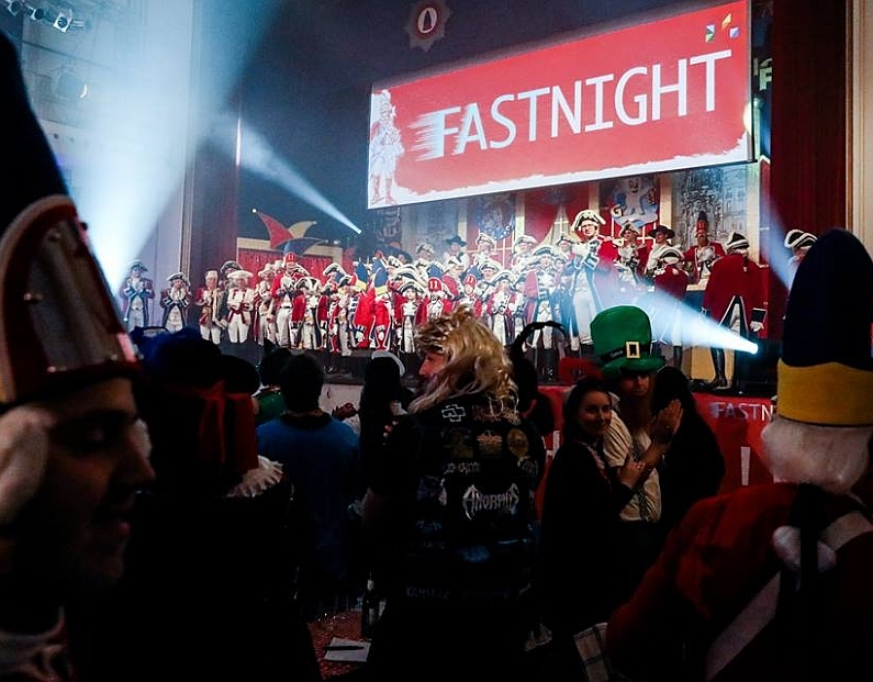Mainz& Fastnight der Mainzer Prinzengarde: Die schnellste Sitzung von Mainz mit 360-Grad-Kameras live im Internet verfolgen Fastnight der Mainzer Prinzengarde: Die schnellste Sitzung von Mainz mit 360-Grad-Kameras live im Internet verfolgen