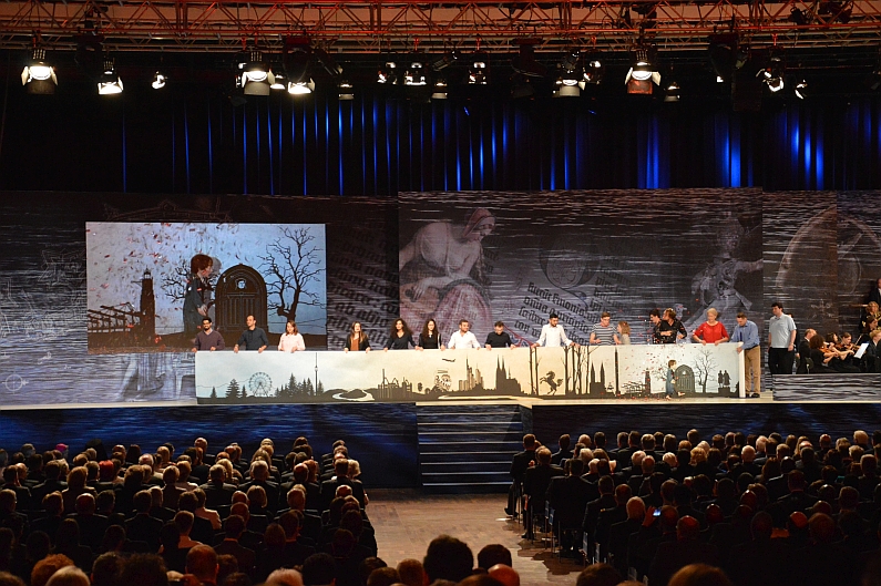 Mainz& "Verstehen und verstanden werden - das ist Heimat" - Bundespräsident mahnt beim Tag der deutschen Einheit in Mainz neuen Dialog an "Verstehen und verstanden werden - das ist Heimat" - Bundespräsident mahnt beim Tag der deutschen Einheit in Mainz neuen Dialog an