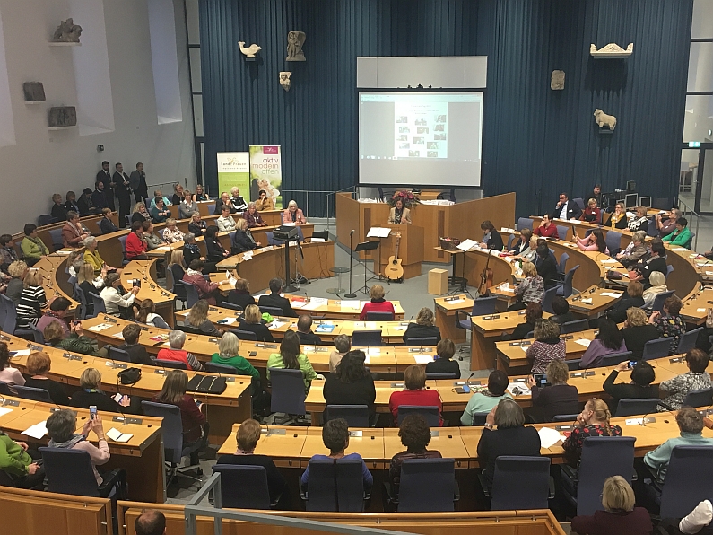 Mainz& "Partei ergreifen" - 45. Open Ohr 2019 diskutiert an Pfingsten über Sinn und Versagen politischer Parteien und neue Beteiligungsformen "Partei ergreifen" - 45. Open Ohr 2019 diskutiert an Pfingsten über Sinn und Versagen politischer Parteien und neue Beteiligungsformen