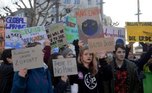 Mainz& "Heb mal Deinen Müll auf!" - Was Schulen für Nachhaltigkeit tun können, zeigen sie am Mainzer Schlossgymnasium "Heb mal Deinen Müll auf!" - Was Schulen für Nachhaltigkeit tun können, zeigen sie am Mainzer Schlossgymnasium