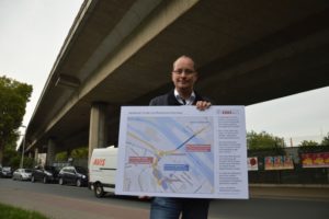 Mainz& 45 Kilometer Stau und Pendlerchaos wegen Sperrung der Theodor-Heuss-Brücke - Schreiner fordert zusätzliche Rheinbrücke 45 Kilometer Stau und Pendlerchaos wegen Sperrung der Theodor-Heuss-Brücke - Schreiner fordert zusätzliche Rheinbrücke