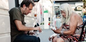 Mainz& Coronakrise bringt Obdachlose in Not - Gerhard Trabert fordert Versorgungskonzepte, Problem Essensversorgung Coronakrise bringt Obdachlose in Not - Gerhard Trabert fordert Versorgungskonzepte, Problem Essensversorgung