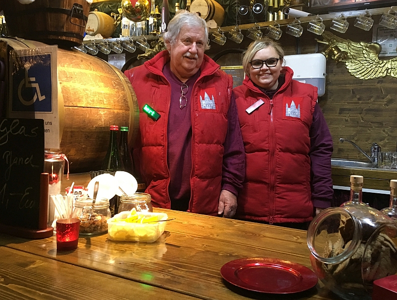 Mainz& Der große Mainz&-Glühweintest 2018: Mainzer Winzergarde testete die große Vielfalt der Mainzer Glühweine - Tolle 2018er Weine und deutlich reduzierter Zucker Der große Mainz&-Glühweintest 2018: Mainzer Winzergarde testete die große Vielfalt der Mainzer Glühweine - Tolle 2018er Weine und deutlich reduzierter Zucker