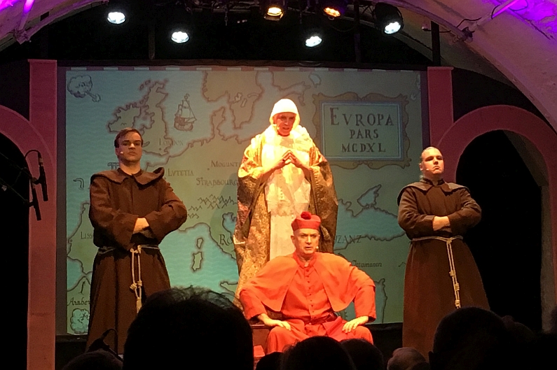 Mainz& "Ein echter Milleniumrocker: GuguguguGutenberg!" - Gutenberg-Musical im Unterhaus witzig, turbulent und mit tollen Stars "Ein echter Milleniumrocker: GuguguguGutenberg!" - Gutenberg-Musical im Unterhaus witzig, turbulent und mit tollen Stars