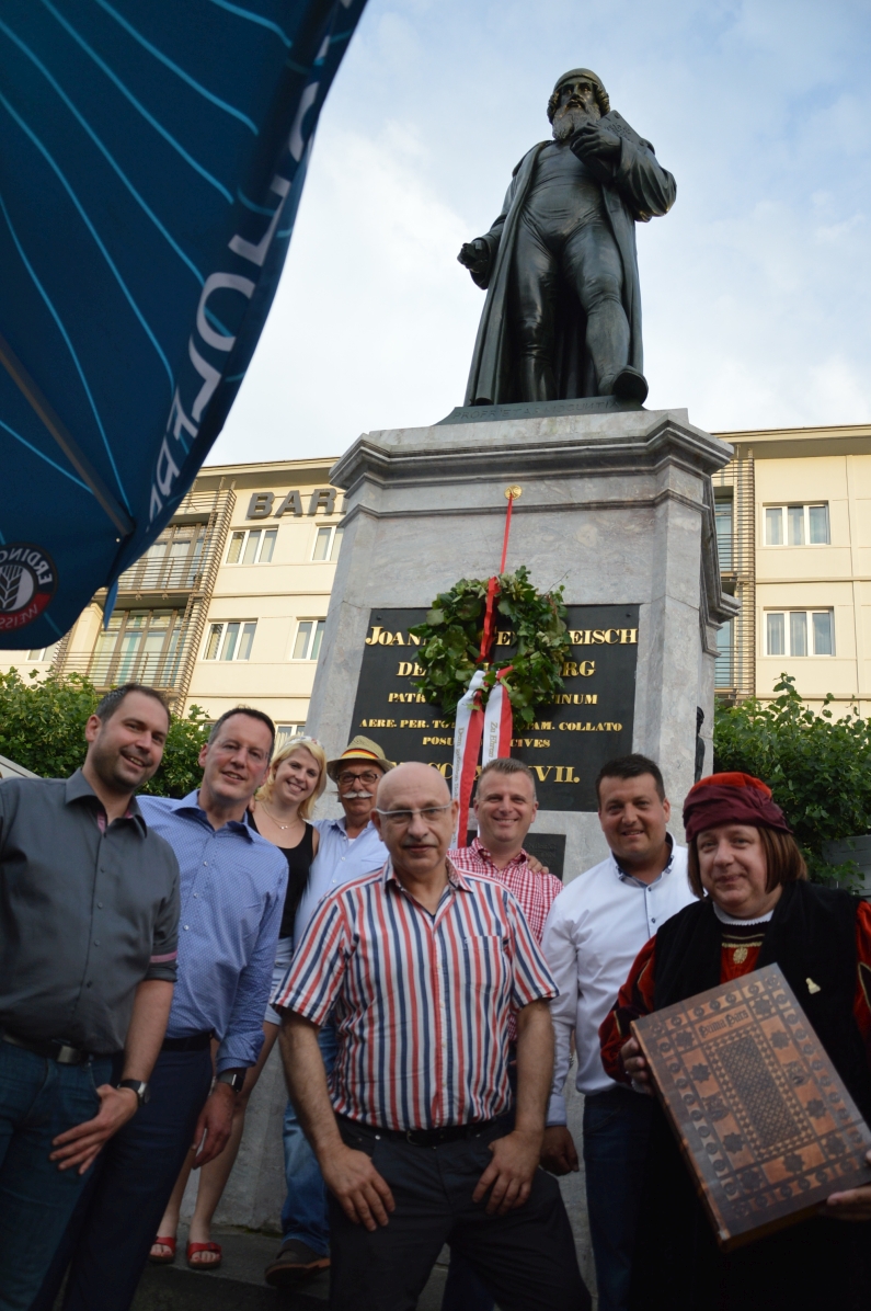 Mainz& 50. Mainzer Johannisnacht: Höhenrausch und großes Gruseln auf dem Rheinvergnügen - Johannisnacht historisch 50. Mainzer Johannisnacht: Höhenrausch und großes Gruseln auf dem Rheinvergnügen - Johannisnacht historisch