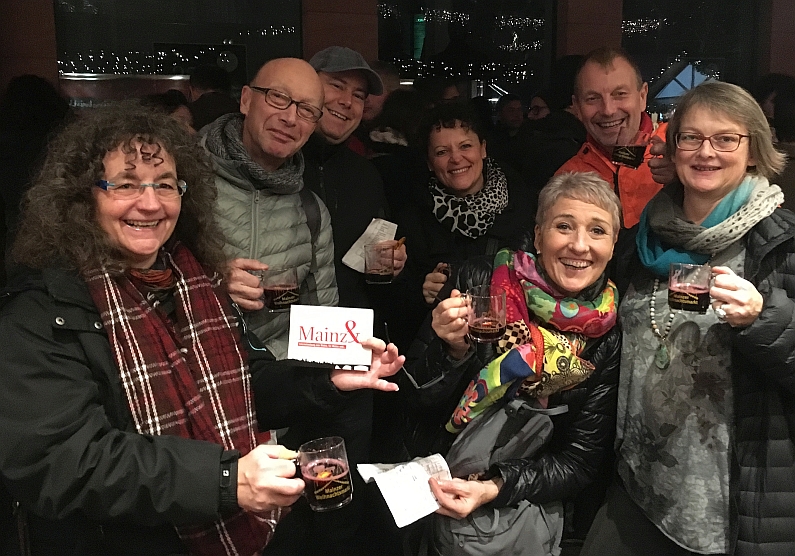 Mainz& Der große Mainz&-Glühweintest 2018: Mainzer Winzergarde testete die große Vielfalt der Mainzer Glühweine - Tolle 2018er Weine und deutlich reduzierter Zucker Der große Mainz&-Glühweintest 2018: Mainzer Winzergarde testete die große Vielfalt der Mainzer Glühweine - Tolle 2018er Weine und deutlich reduzierter Zucker