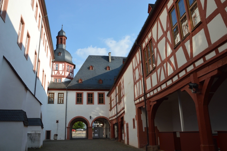Mainz& Lumostory - Kloster Eberbach in neuem Licht erleben Lumostory - Kloster Eberbach in neuem Licht erleben