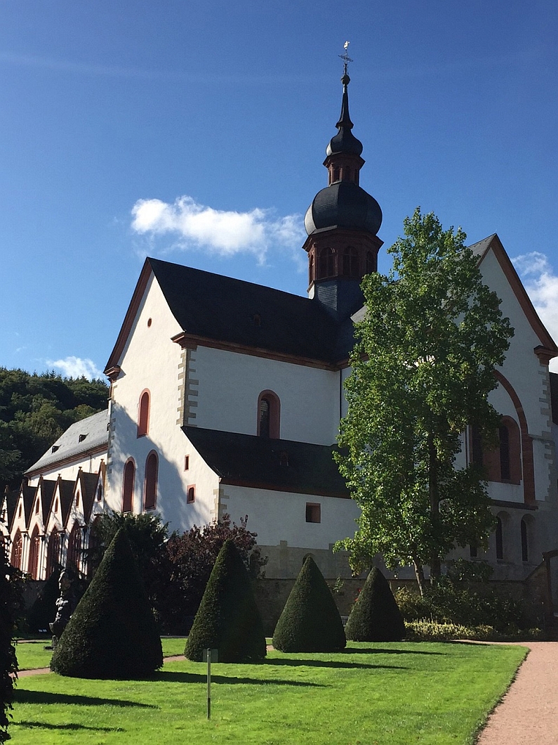 Mainz& Kloster Eberbach heißt künftig "Klosterfrau-Melissengeist-Basilika" - Stiftung Kloster Eberbach teilt am 1. April Verkauf der Namensrechte mit Kloster Eberbach heißt künftig "Klosterfrau-Melissengeist-Basilika" - Stiftung Kloster Eberbach teilt am 1. April Verkauf der Namensrechte mit
