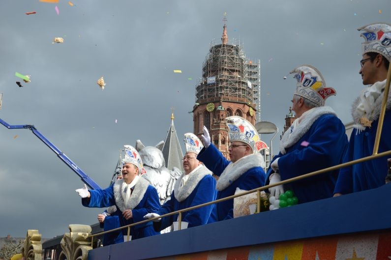 Mainz& Weiberfastnacht, Tanz auf der LU, Umzüge - die Straßenfastnacht geht los! Weiberfastnacht, Tanz auf der LU, Umzüge - die Straßenfastnacht geht los!
