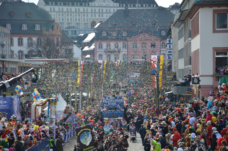 Mainz& "Der Gardisten bunte Pracht" - Alles rund um den 68. Mainzer Rosenmontagszug 2019 - Rund 8.600 Teilnehmer, großflächiges Glasverbot "Der Gardisten bunte Pracht" - Alles rund um den 68. Mainzer Rosenmontagszug 2019 - Rund 8.600 Teilnehmer, großflächiges Glasverbot