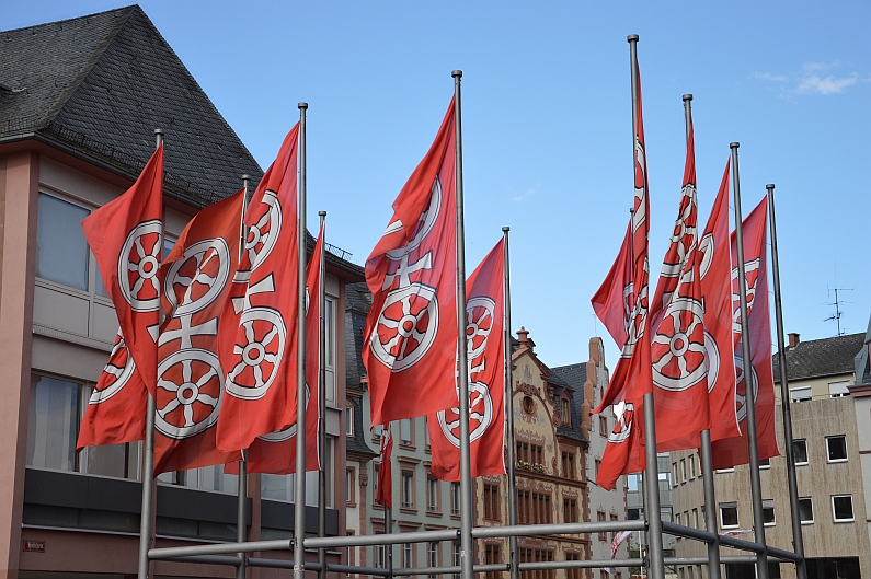 Mainz& Leitartikel: Neustart für die Stadtpolitik – wie der Bürgerentscheid Mainz verändern könnte Leitartikel: Neustart für die Stadtpolitik – wie der Bürgerentscheid Mainz verändern könnte