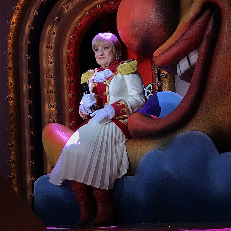 Mainz& Hochamt der Fassenacht – Wie ein Meenzer zum ersten Mal live die Fernsehfastnacht "Mainz bleibt Mainz" erlebt Hochamt der Fassenacht – Wie ein Meenzer zum ersten Mal live die Fernsehfastnacht "Mainz bleibt Mainz" erlebt