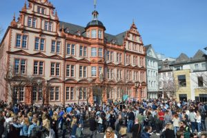 Mainz& Coronavirus: Droht die Absage von Marktfrühstück und Mainzer Rheinfrühling? Stadt will Ende der Woche entscheiden Coronavirus: Droht die Absage von Marktfrühstück und Mainzer Rheinfrühling? Stadt will Ende der Woche entscheiden