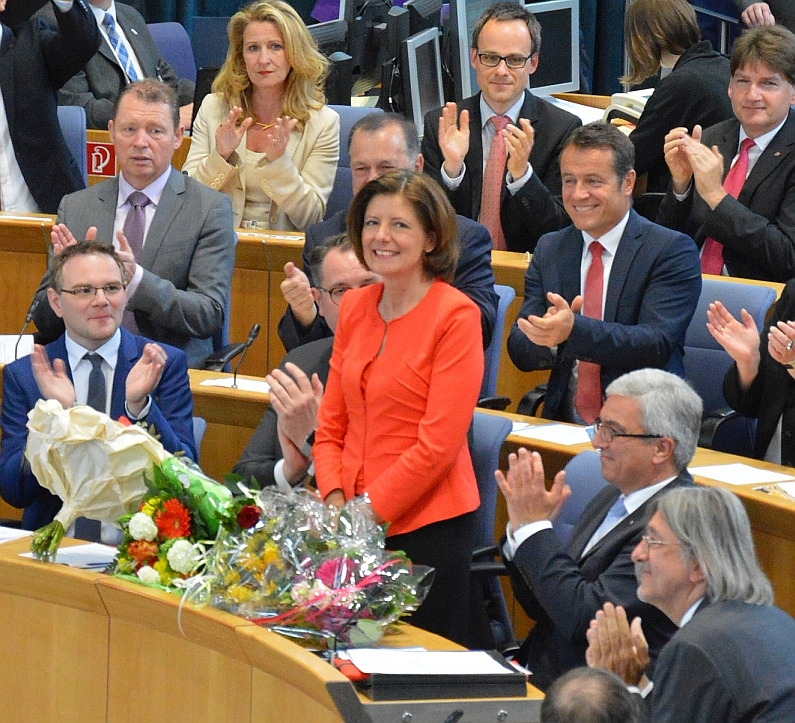 Mainz& Mainz&-Adventskalender Türchen #2: Frauen an die Macht! - Ein FrauenLandTag und der neue Kampf für Parität in den Parlamenten, nach 100 Jahren Frauenwahlrecht Mainz&-Adventskalender Türchen #2: Frauen an die Macht! - Ein FrauenLandTag und der neue Kampf für Parität in den Parlamenten, nach 100 Jahren Frauenwahlrecht