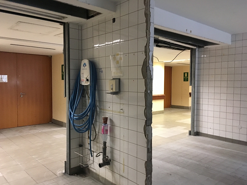 Mainz& Startschuss für Sanierung der Rheingoldhalle - Großer Saal, Technik, Toiletten und ein Balkon zur Rheinseite: Runderneuerung bis Oktober 2019 Startschuss für Sanierung der Rheingoldhalle - Großer Saal, Technik, Toiletten und ein Balkon zur Rheinseite: Runderneuerung bis Oktober 2019