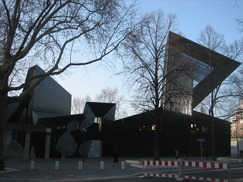 Mainz& Geliebte moderne Architektur: Die Neue Synagoge in der Mainzer Neustadt ist "trotz" kühner Architektur zum neuen Wahrzeichen geworden Geliebte moderne Architektur: Die Neue Synagoge in der Mainzer Neustadt ist "trotz" kühner Architektur zum neuen Wahrzeichen geworden