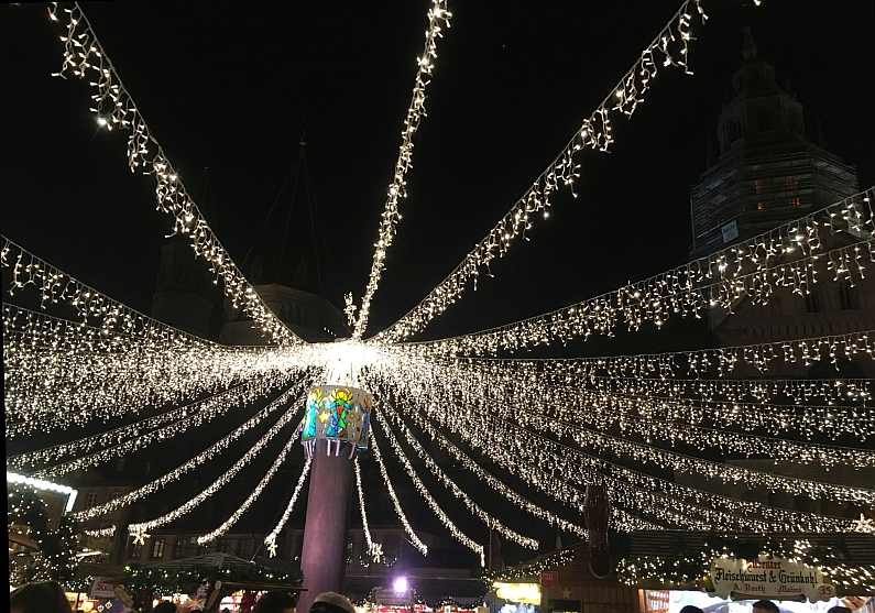 Mainz& 44. Mainzer Weihnachtsmarkt eröffnet - Markt strahlt unter neuem Lichterhimmel - Mainz-Geschenke und Französischer Marché 44. Mainzer Weihnachtsmarkt eröffnet - Markt strahlt unter neuem Lichterhimmel - Mainz-Geschenke und Französischer Marché