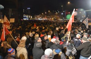 Mainz& Wiesbaden setzt Zeichen gegen Rassismus und Hass Wiesbaden setzt Zeichen gegen Rassismus und Hass