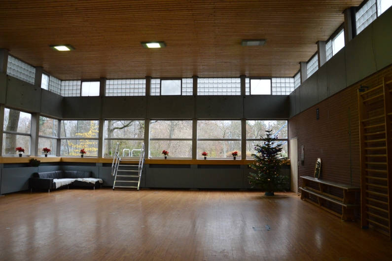 Notunterkunft Turnhalle: der Gemeinschaftsraum - Foto: gik