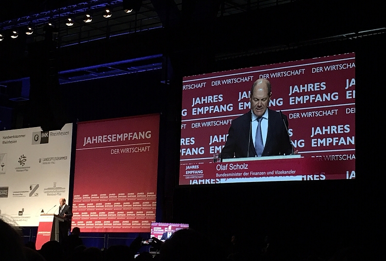 Mainz& Europa in der Alten Panzerfabrik - Bundesfinanzminister Olaf Scholz bekommt lange Wunschliste beim Jahresempfang der Wirtschaft in der Halle 45 Europa in der Alten Panzerfabrik - Bundesfinanzminister Olaf Scholz bekommt lange Wunschliste beim Jahresempfang der Wirtschaft in der Halle 45