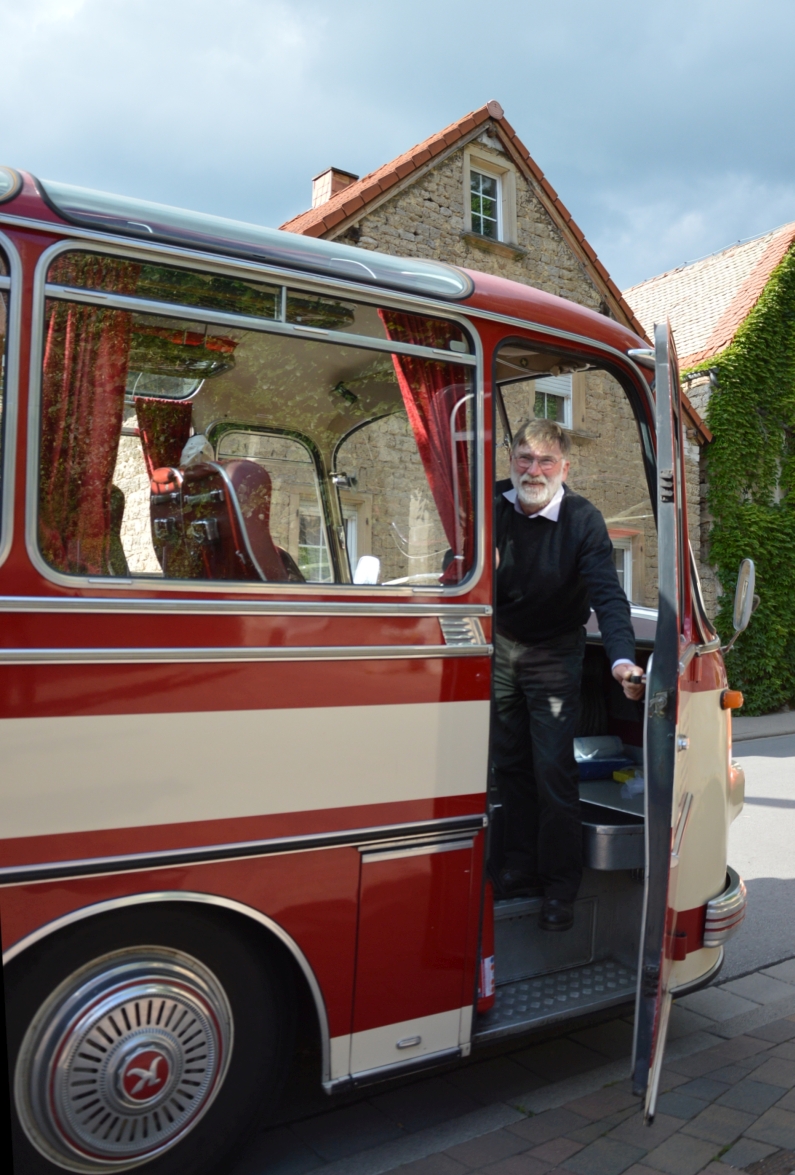 Mainz& Mit dem Oldtimerbus als Weinentdecker in Rheinhessen unterwegs - die Mainz&-Reportage Mit dem Oldtimerbus als Weinentdecker in Rheinhessen unterwegs - die Mainz&-Reportage