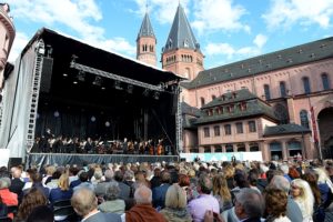 Mainz& Opernnacht am Dom am 30. Juni mit Carmen, Don Giovanni und Fidelio - Beginn auf 20.00 Uhr verschoben Opernnacht am Dom am 30. Juni mit Carmen, Don Giovanni und Fidelio - Beginn auf 20.00 Uhr verschoben