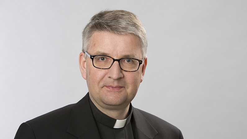 Mainz& Neuer Mainzer Bischof Kohlgraf legt Treueeid in Staatskanzlei ab - Unterstützung für schulischen Religionsunterricht angemahnt Neuer Mainzer Bischof Kohlgraf legt Treueeid in Staatskanzlei ab - Unterstützung für schulischen Religionsunterricht angemahnt