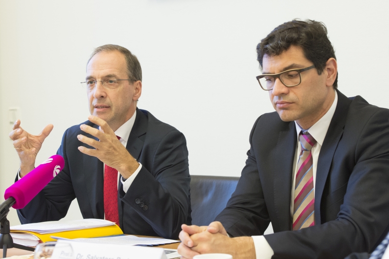 Mainz& Universitätsmedizin Mainz tief in roten Zahlen: Minus von 26,1 Millionen Euro - Personal, Rückstellungen, Strukturdefizite Universitätsmedizin Mainz tief in roten Zahlen: Minus von 26,1 Millionen Euro - Personal, Rückstellungen, Strukturdefizite
