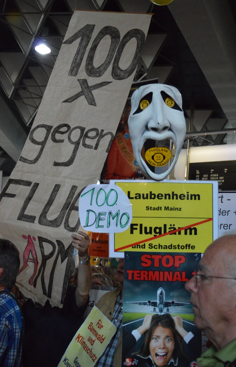Mainz& "Bis die Ruhe zurückkehrt" - 100. Montagsdemo am Flughafen "Bis die Ruhe zurückkehrt" - 100. Montagsdemo am Flughafen