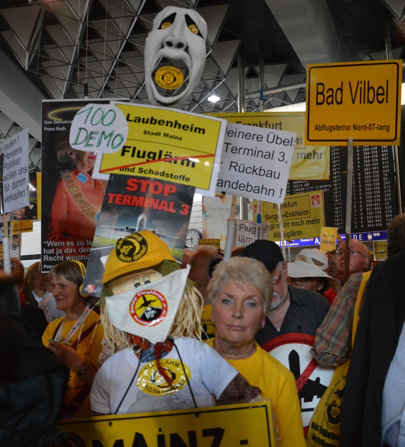 Mainz& 200. Montagsdemo Frankfurter Flughafen: 1.500 Teilnehmer gegen Fluglärm - Politik verneigt sich vor Ausdauer 200. Montagsdemo Frankfurter Flughafen: 1.500 Teilnehmer gegen Fluglärm - Politik verneigt sich vor Ausdauer