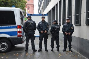 Mainz& Polizei an Fastnacht wird nach Hanau verstärkt - E-Scooter-Verbot an Fastnacht - Polizei warnt vor Taschendieben Polizei an Fastnacht wird nach Hanau verstärkt - E-Scooter-Verbot an Fastnacht - Polizei warnt vor Taschendieben